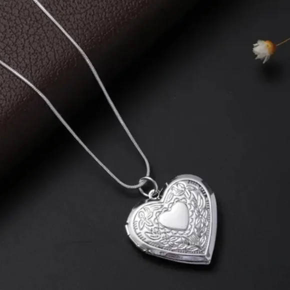 Heart-Shaped Locket - Picture 4 of 4